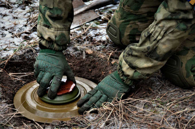 В Курской области на мине подорвался военный