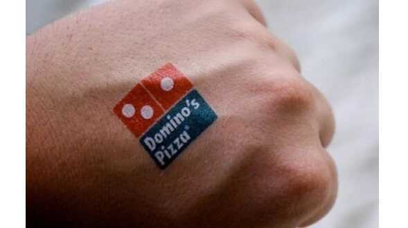 Domino’s Pizza кинула самых преданных фанатов в РФ, сделавших фирменную татуировку в обмен на пожизненную пиццу