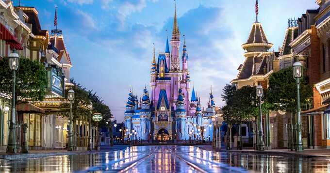 В Disney World сотрудников принуждали дорабатывать смены перед ураганом