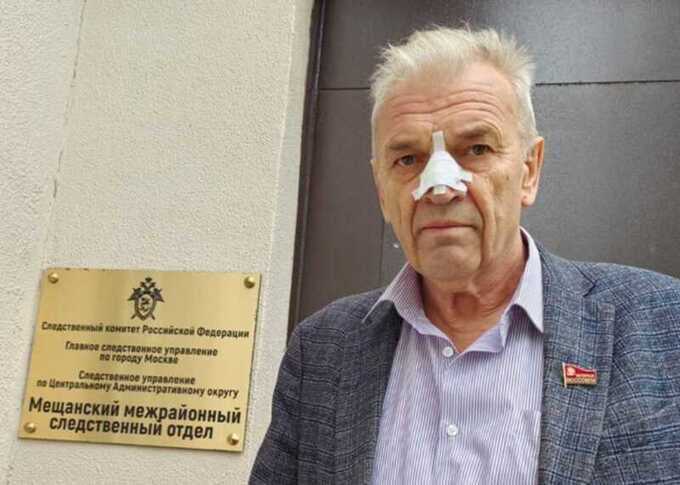 В Москве приставы избили 70-летнего бывшего следователя ФСБ Александра Цопова и обвинили его в насилии