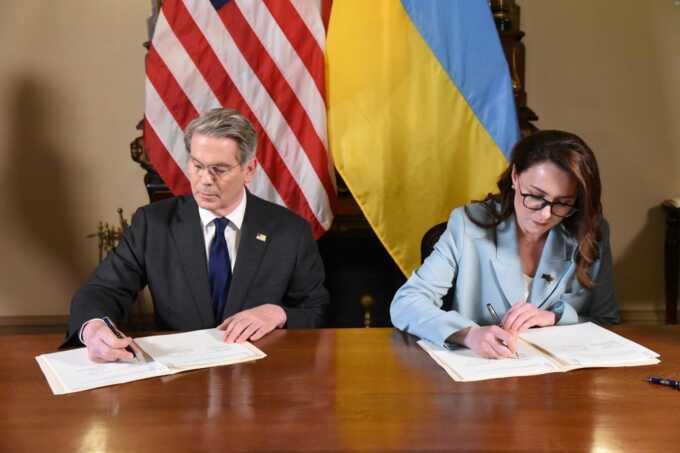 США и Украина заключили договор о совместной добыче ресурсов