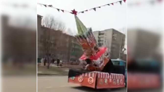 В Хабаровске упал макет Кремля