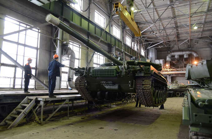 В 2025 году военной экономике России катастрофически не хватает рабочей силы