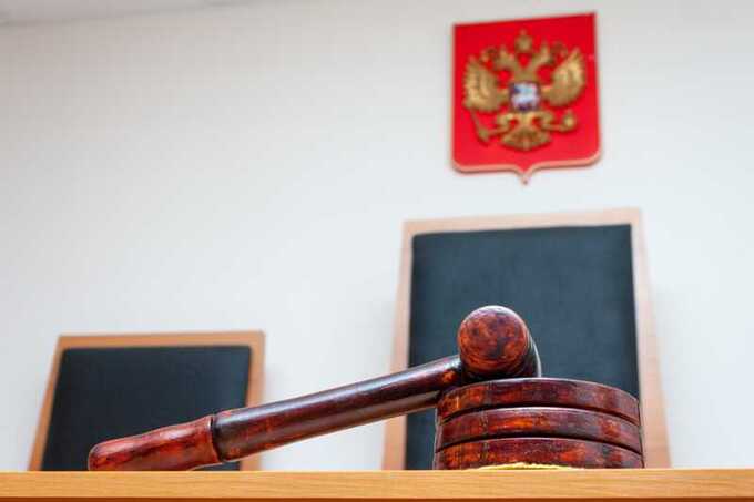 В Ленинградской области учительницу осудили за отношения с учеником