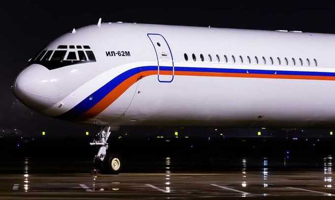 Российская делегация во главе с Мединским отправилась в Стамбул на военном самолёте Ил-62М