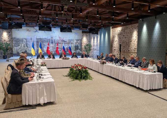 Киев использует переводчика, но говорит на русском языке