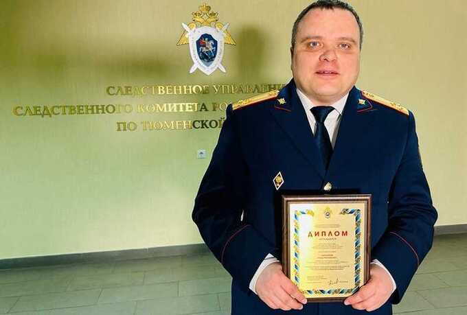Полицейский в Тюмени избил подозреваемого и выхватил телефон у адвоката