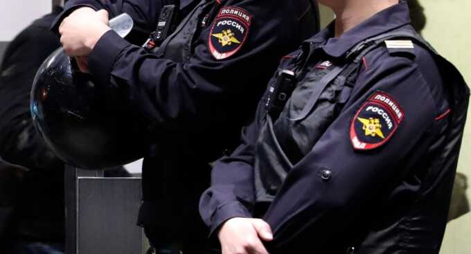 Полиция проверяет девушек за "обнаженное" исполнение гимна в автомобиле