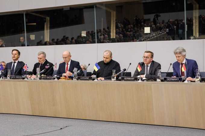 На заседании в формате «Рамштайн» страны пообещали предоставить Украине миллиарды евро помощи и новые дроны
