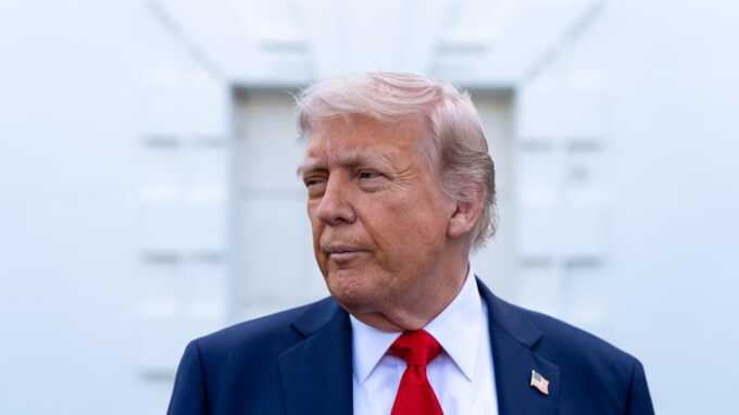 Трамп заявил, что введет новые санкции против России, если посчитает это необходимым