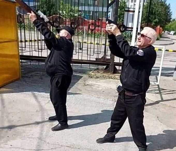 В Новосибирске системы ПВО заменили на сторожей с винтовками