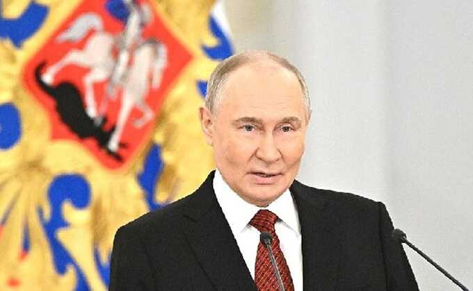 Путин поздравил граждан России с Днём России