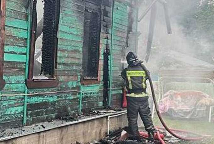 Пожар случился ночью в одном из домов Подмосковья: есть жертвы