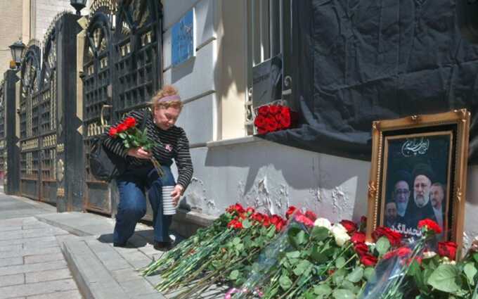 У посольства Ирана в Москве появился импровизированный мемориал