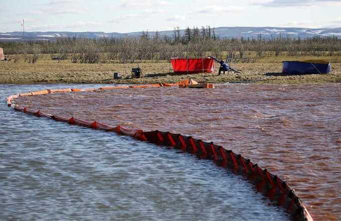 Разлив дизельного топлива с буксира «ОТ-2439» загрязнил восемь населённых пунктов около Енисея