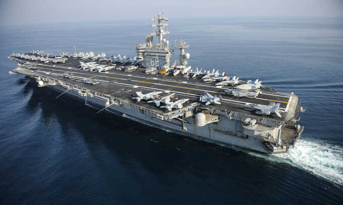 Авианосец USS Nimitz и группа кораблей США прибыли на Ближний Восток для укрепления обороны