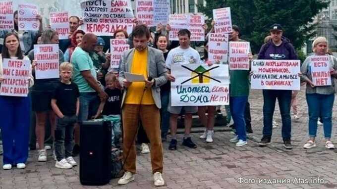 Обманутые дольщики Новосибирска устроили митинг в знак протеста против бездействия властей