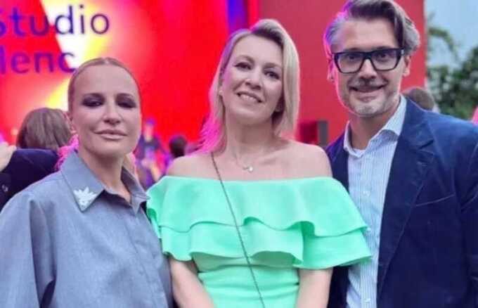 Кремль выразил недовольство из-за "икорной вечеринки" с участием Захаровой на фоне военных действий